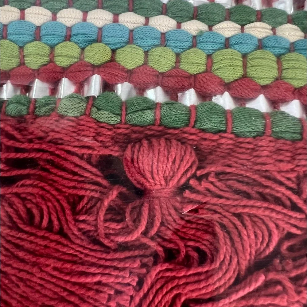 NWT‎ Threshold table runner chunky with tassels metallic accent